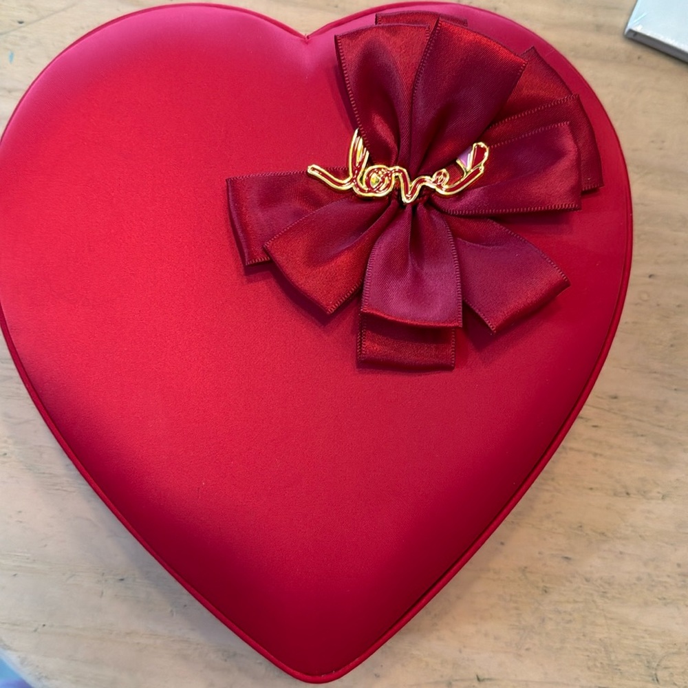 Godiva box